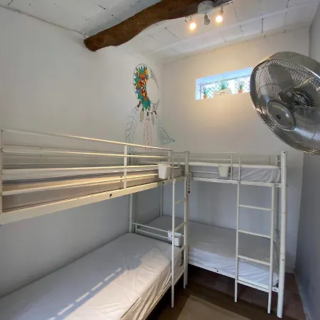 Orange Terrace Albergue *