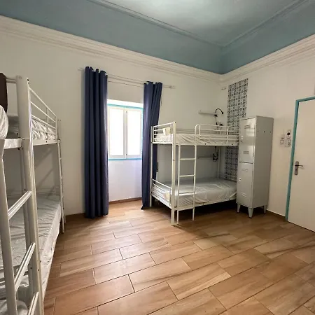 Orange Terrace Albergue *