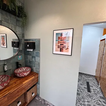 Orange Terrace אכסניה *