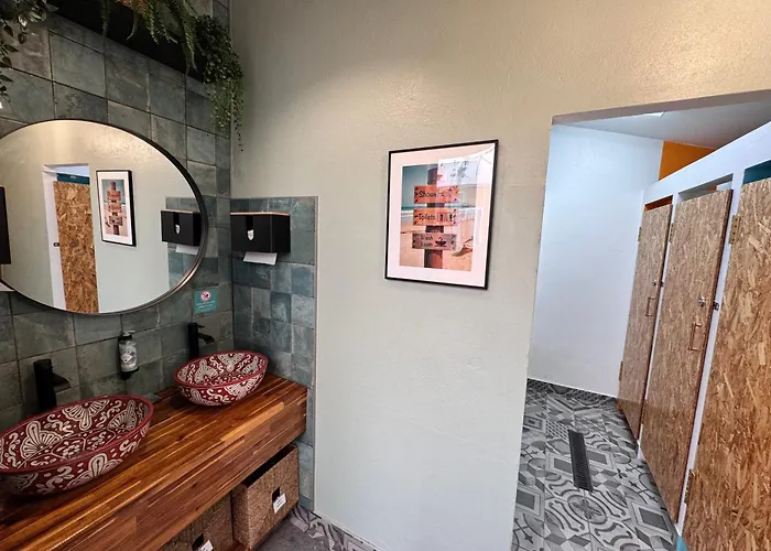 Orange Terrace Hostel *